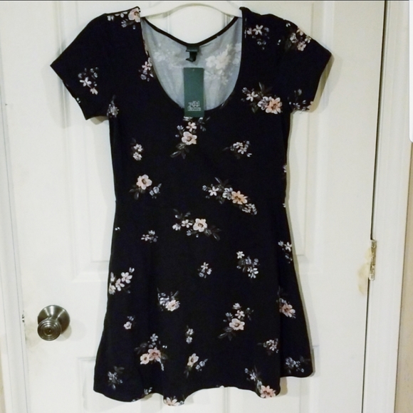 wild fable Dresses & Skirts - 💕Fun & Flirty Wild Fable Short Sleeve Dress